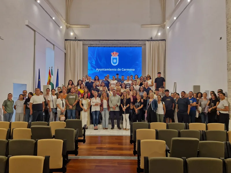 Participantes del plan de Formación y Empleo de Carmona en la presentación de los cursos
