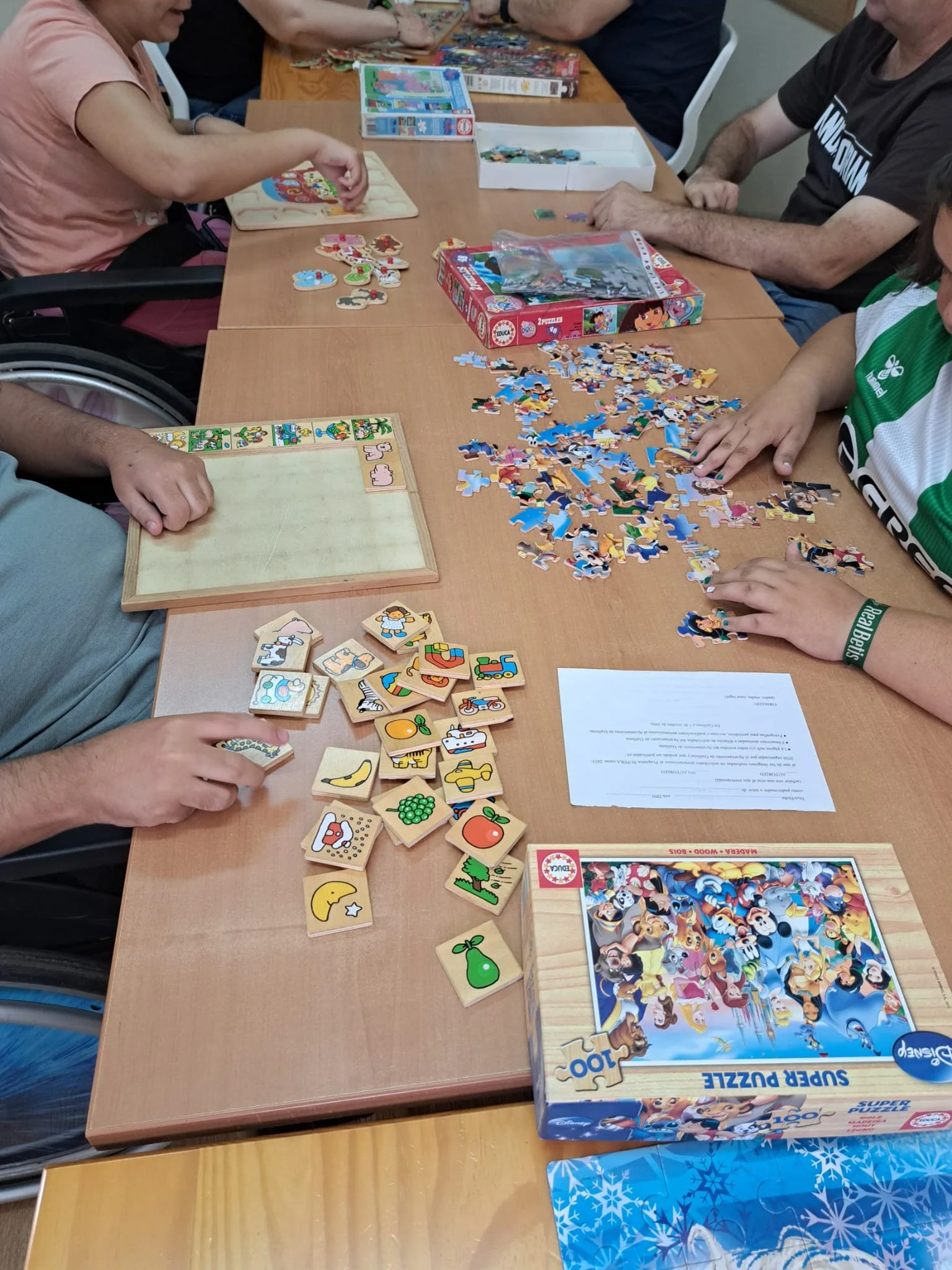 Hands of students in the Supera programme working with learning materials on a table