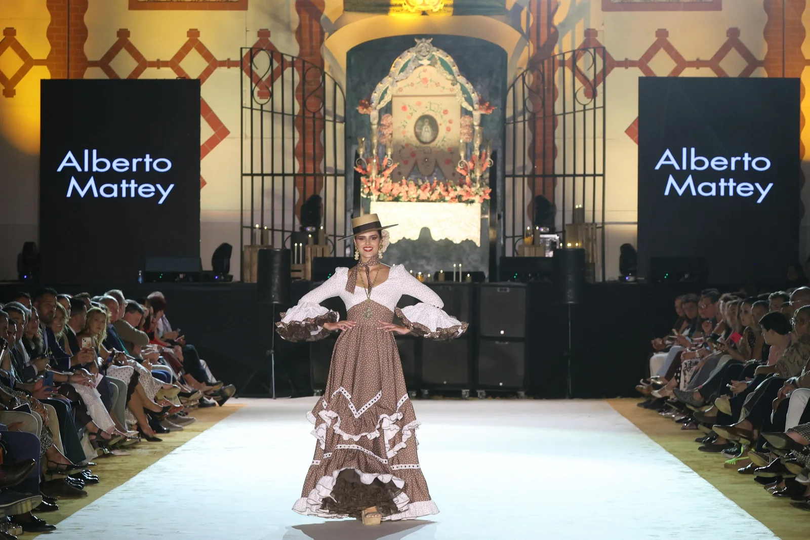 We Love Flamenco fashion show at the opening of Una Pará en Gines 2026