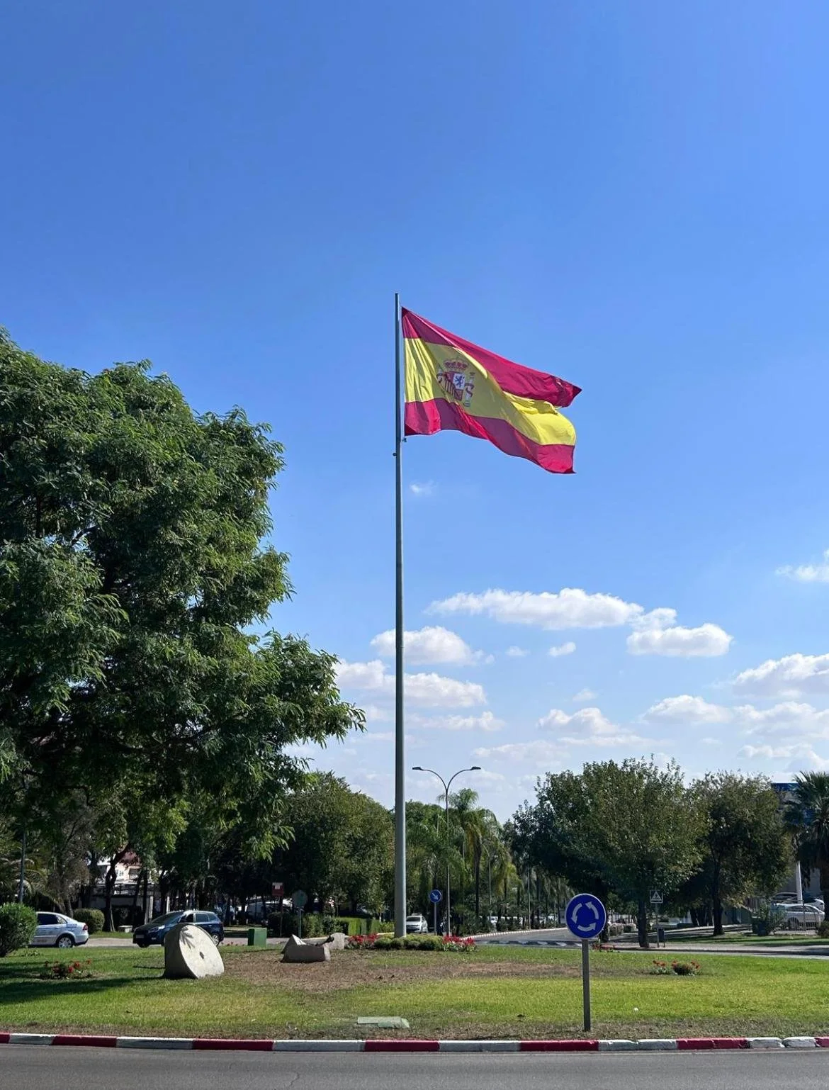 Spanish flag flying at Tomares' Rotonda de la Luz on Avenida del Aljarafe
